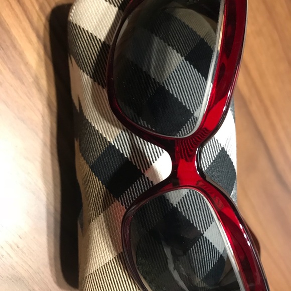 Burberry red sunglasses frame & case - Picture 2 of 6